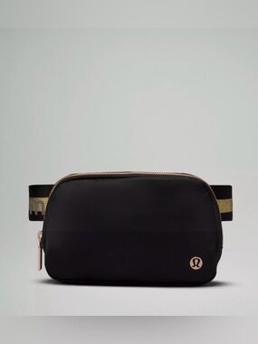 Lululemon Everywhere Belt Bag 1L Black/Gold Wordmark